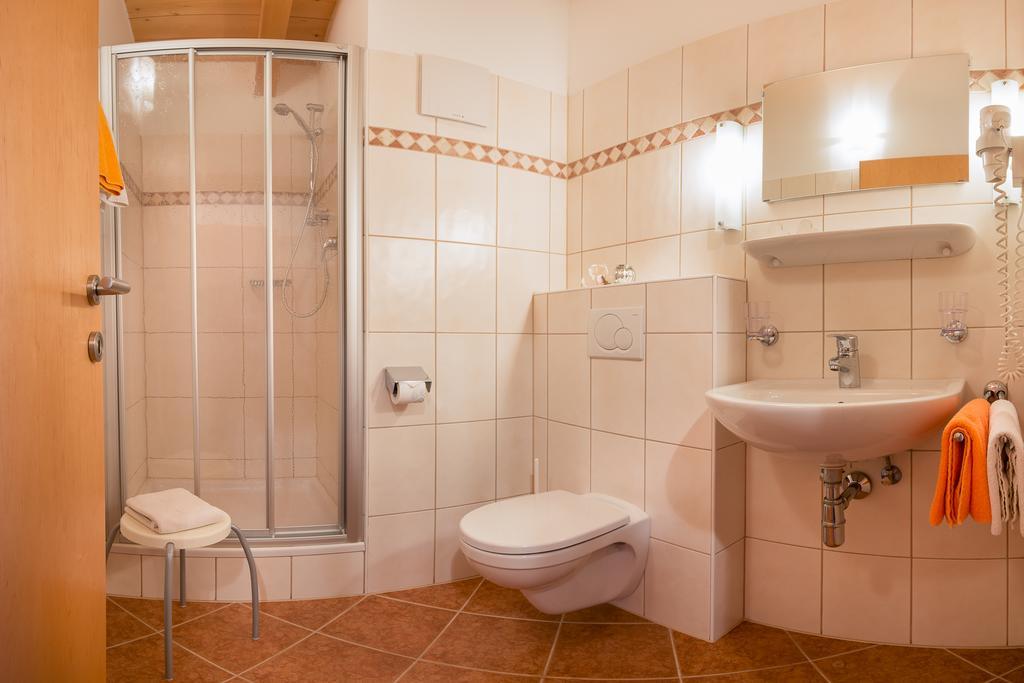 ホテル Haus Fernblick ノイシュティフト・イム・シュトゥーバイタール 部屋 写真