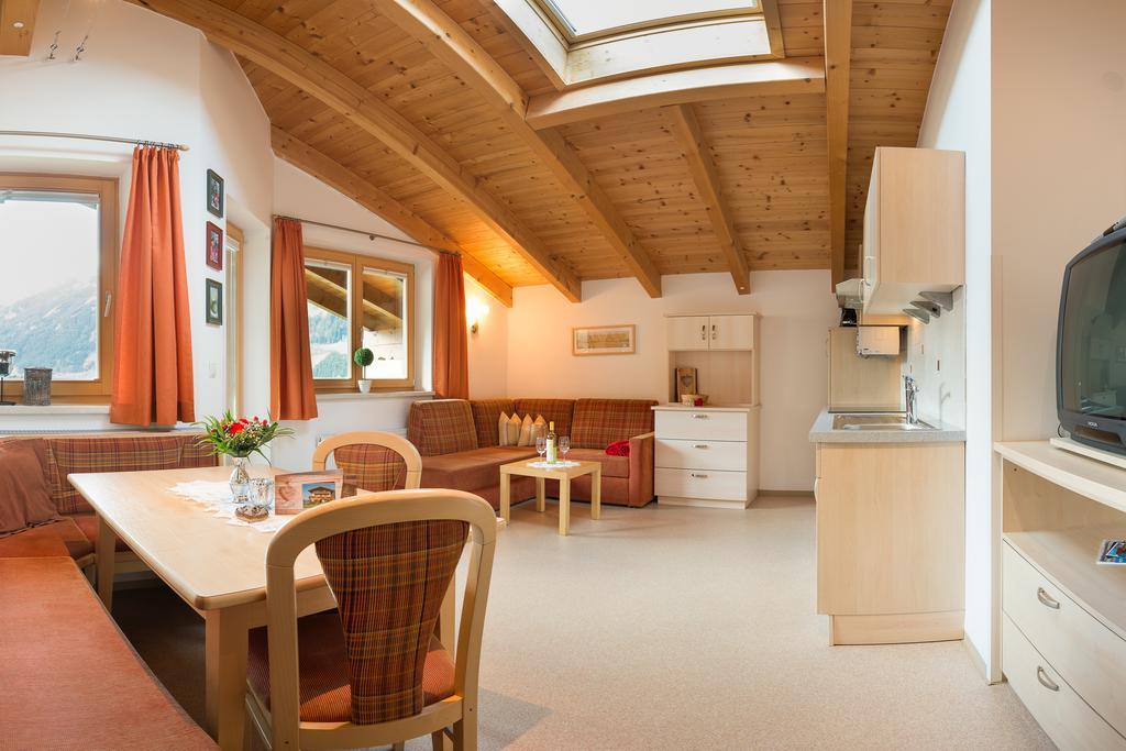 ホテル Haus Fernblick ノイシュティフト・イム・シュトゥーバイタール 部屋 写真