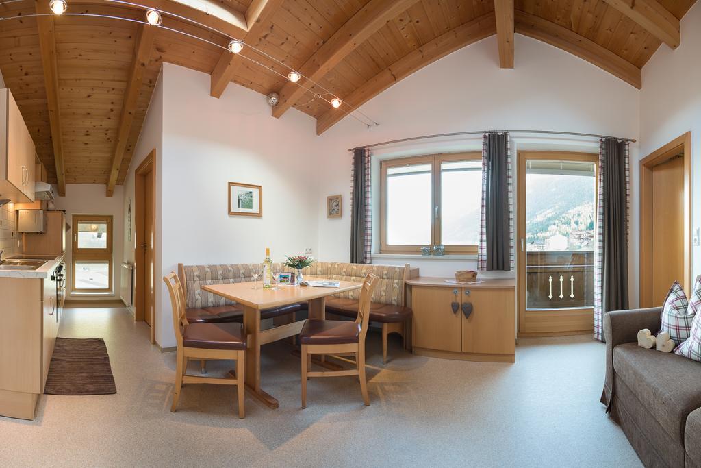 ホテル Haus Fernblick ノイシュティフト・イム・シュトゥーバイタール 部屋 写真