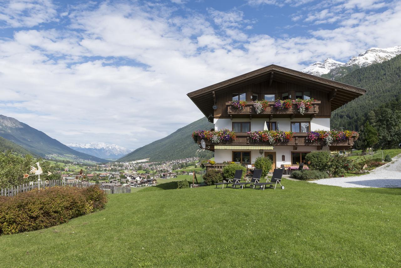 ホテル Haus Fernblick ノイシュティフト・イム・シュトゥーバイタール エクステリア 写真