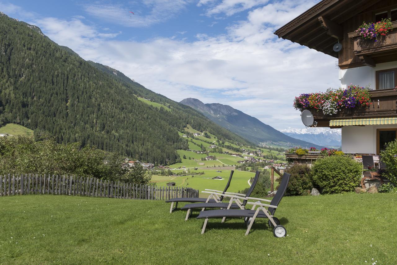 ホテル Haus Fernblick ノイシュティフト・イム・シュトゥーバイタール エクステリア 写真