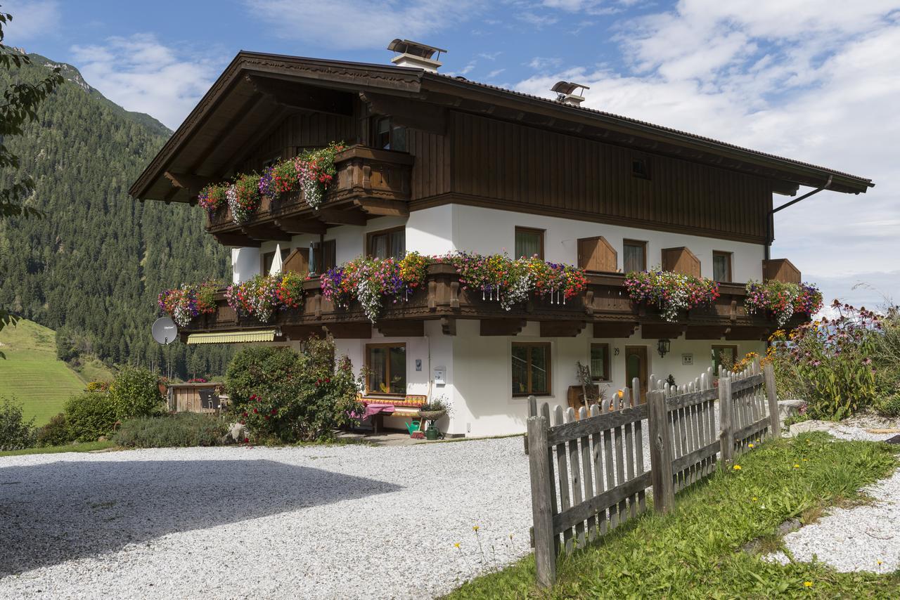 ホテル Haus Fernblick ノイシュティフト・イム・シュトゥーバイタール エクステリア 写真